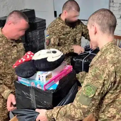 Нацгвардійці доставили дронами понад 600 кг дитячої допомоги до Олешок